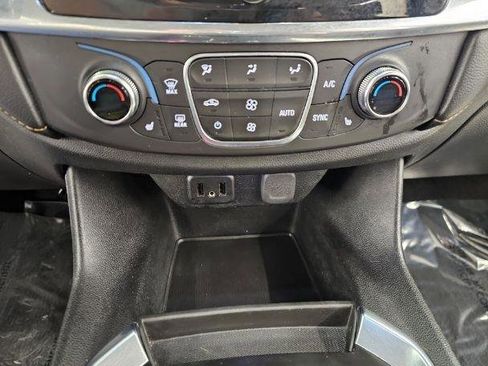 Used 2019 Chevrolet Traverse RS image 17