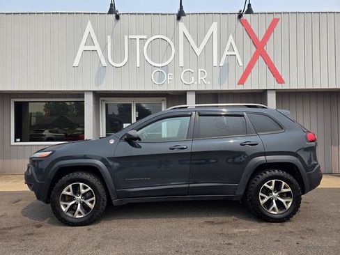 Used 2016 Jeep Cherokee Trailhawk w/ Comfort & Convenience Group AWD/4WD image 1