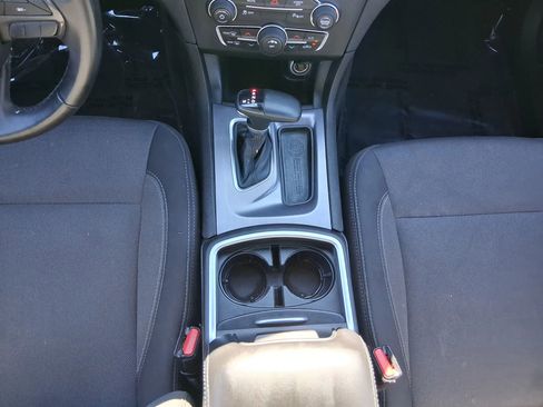 Used 2018 Dodge Charger SXT image 19