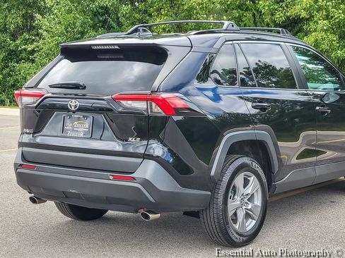 Used 2022 Toyota RAV4 XLE FWD image 6