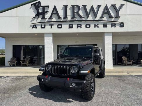 Used 2025 Jeep Wrangler Unlimited Rubicon w/ Convenience Group AWD/4WD image 35