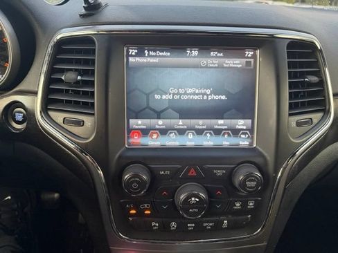 Used 2018 Jeep Grand Cherokee Altitude AWD/4WD image 14