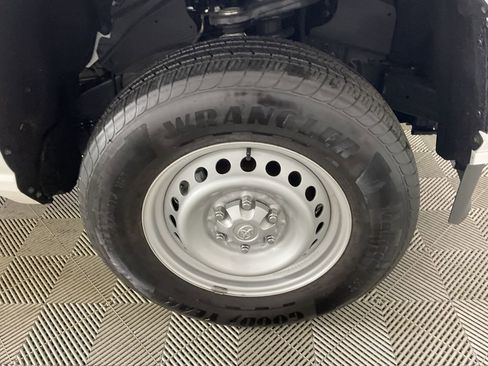 Used 2025 Toyota Tacoma SR image 11