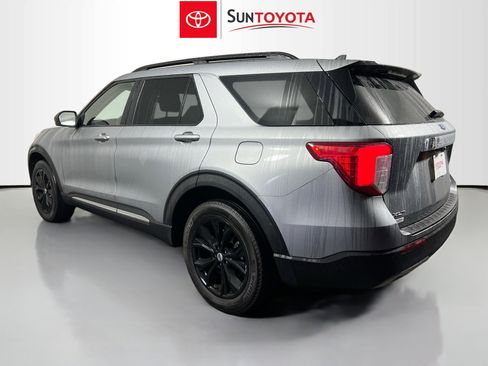 Used 2022 Ford Explorer XLT w/ Equipment Group 202A image 6