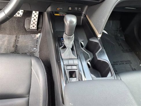 Used 2025 Toyota Camry SE image 16