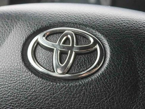 Used 2017 Toyota Tacoma TRD Sport w/ Tow Package image 25