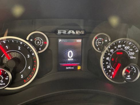 Used 2025 RAM 2500 Big Horn AWD/4WD image 4
