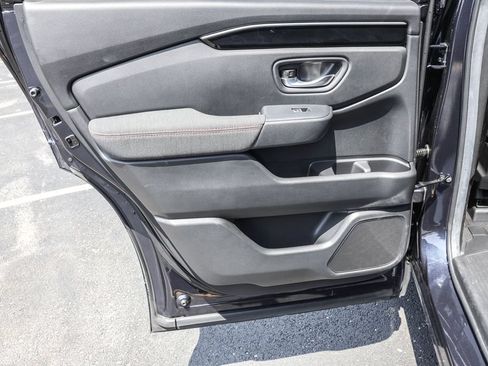 Used 2025 Honda Pilot Sport image 27
