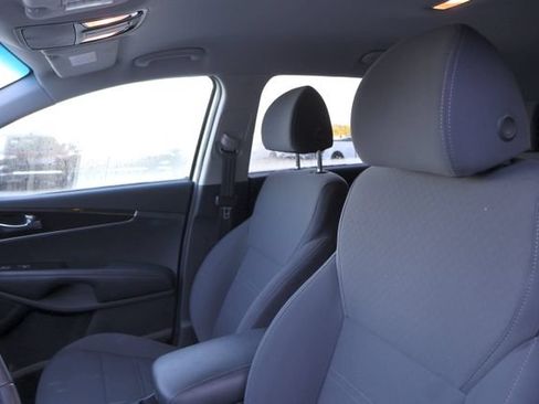 Used 2018 Kia Sorento AWD image 11