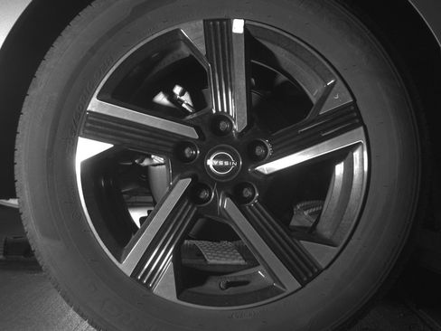 Used 2025 Nissan Sentra SV image 14