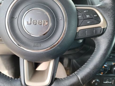 Used 2016 Jeep Renegade Latitude w/ Popular Equipment Group AWD/4WD image 12