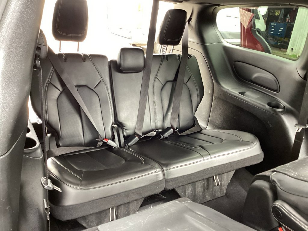 Used 2023 Chrysler Pacifica Touring-L w/ S Appearance Package FWD image 17