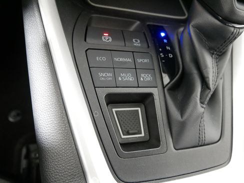 Used 2023 Toyota RAV4 XLE image 32