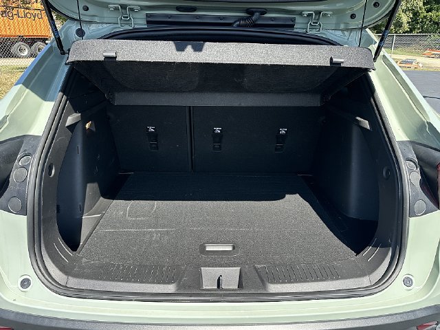 Used 2024 Chevrolet Trax RS w/ Sunroof Package FWD image 14