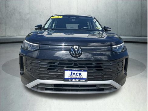 Used 2025 Volkswagen Tiguan SE AWD/4WD image 12