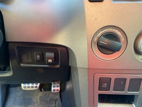 Used 2010 Toyota Tundra 4x4 CrewMax image 26