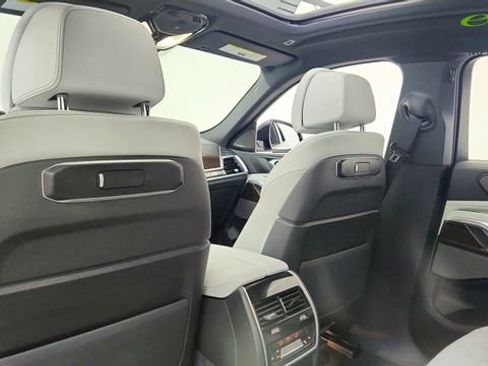 Used 2026 BMW X6 xDrive40i AWD/4WD image 31
