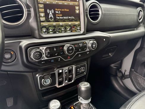 Used 2021 Jeep Wrangler Unlimited Sahara w/ Cold Weather Group AWD/4WD image 14