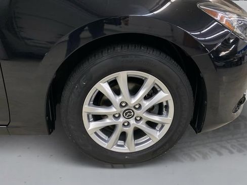 Used 2015 MAZDA MAZDA3 i Touring w/ Technology Package FWD image 16