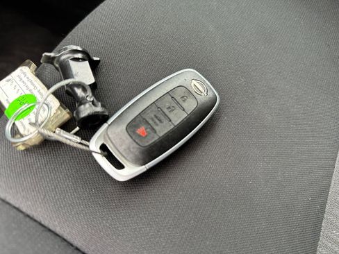 Used 2025 Nissan Sentra SV image 21