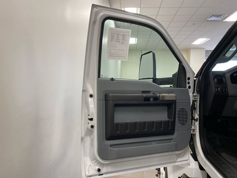 Used 2021 Ford F650 2WD Regular Cab Super Duty image 9