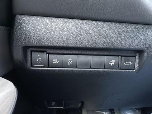 Used 2021 Toyota Venza XLE image 45