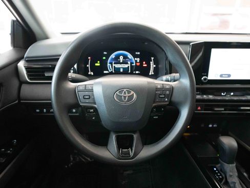 Used 2025 Toyota Camry LE image 21