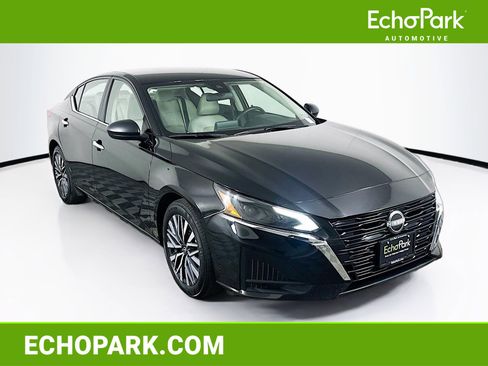 Used 2025 Nissan Altima 2.5 SV image 1