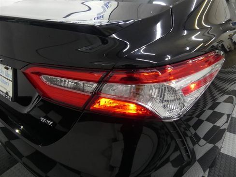 Used 2020 Toyota Camry SE w/ Convenience Package FWD image 16
