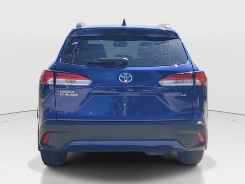 Certified 2025 Toyota Corolla Cross LE FWD image 4