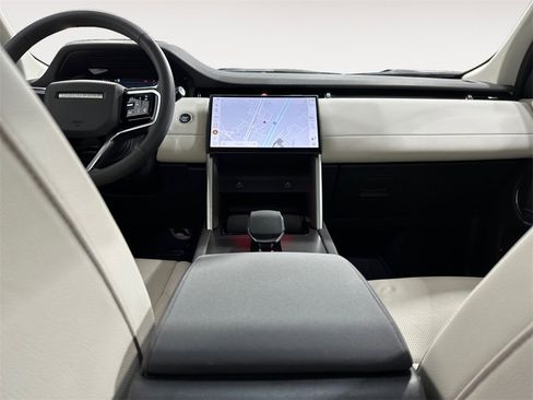 Used 2025 Land Rover Discovery Sport S image 11