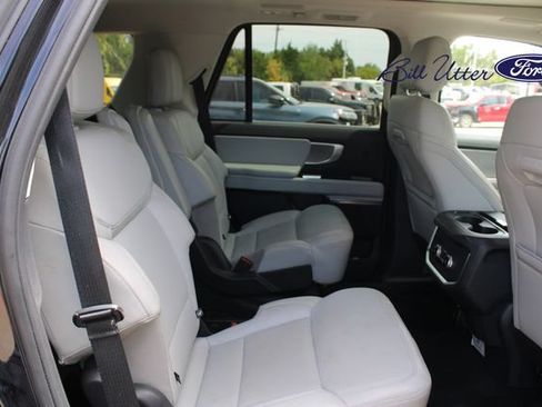 Used 2025 Ford Expedition Platinum w/ Driver's Package AWD/4WD image 13