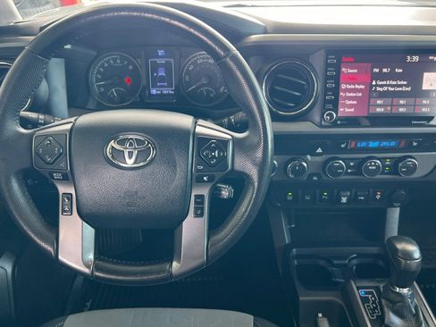 Used 2020 Toyota Tacoma TRD Off-Road w/ Technology Package AWD/4WD image 11