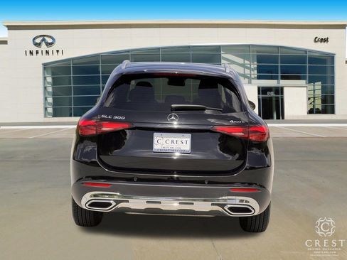 Used 2024 Mercedes-Benz GLC 300 4MATIC image 4