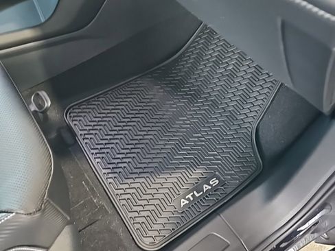 New 2026 Volkswagen Atlas Cross Sport SE image 14