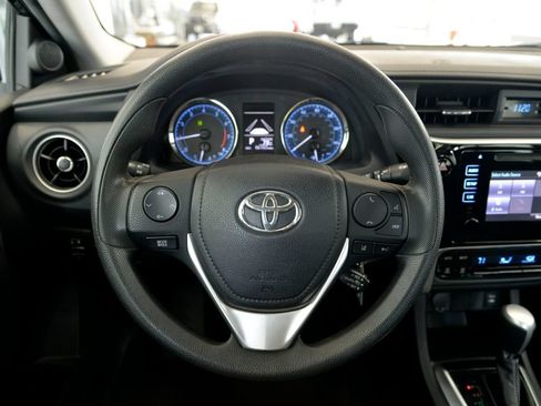 Used 2018 Toyota Corolla LE FWD image 18