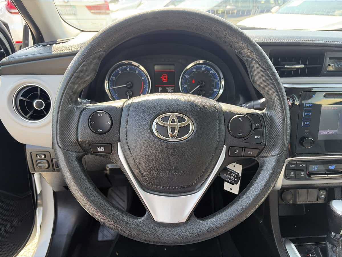 Used 2018 Toyota Corolla LE FWD image 38