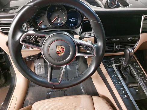 Certified 2019 Porsche Macan AWD/4WD image 18