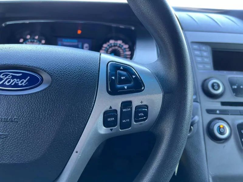 Used 2015 Ford Taurus SEL FWD image 21