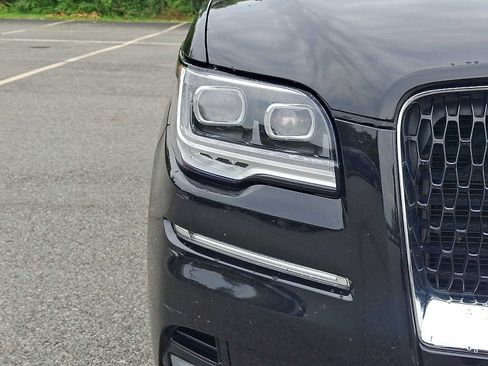 Used 2022 Lincoln Navigator Reserve AWD/4WD image 9