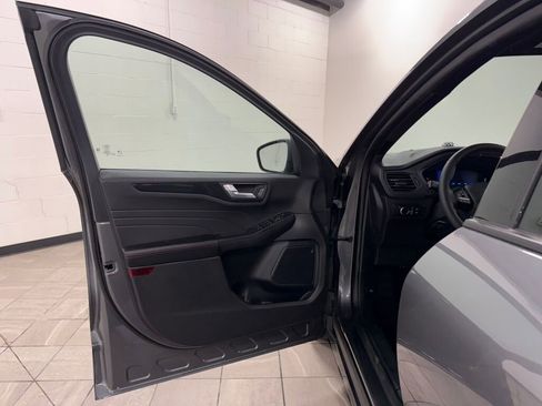 Used 2025 Ford Escape ST-Line image 17