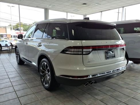 New 2025 Lincoln Aviator Reserve w/ Illumination Package AWD/4WD image 3