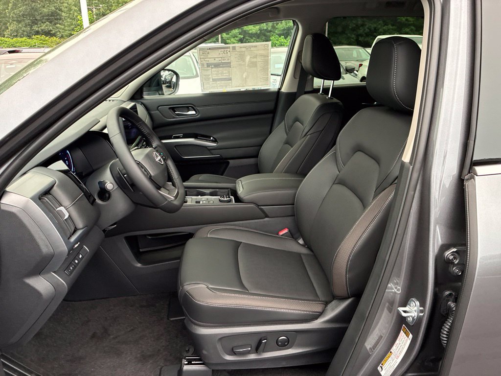 New 2026 Nissan Pathfinder SL w/ SL Premium Package (P04) AWD/4WD image 15
