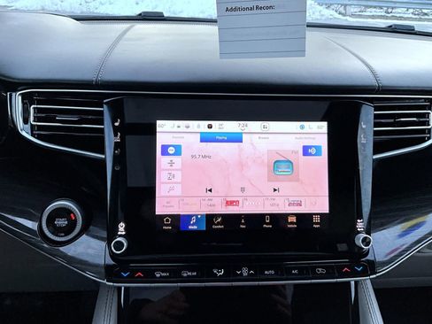 Used 2022 Jeep Wagoneer Series III w/ Premium Group I image 15