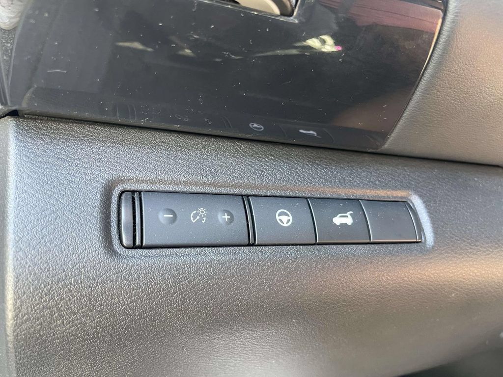 Used 2025 Nissan Pathfinder SV FWD image 28