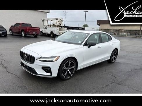 Used 2025 Volvo S60 B5 Plus FWD image 1