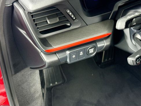 Used 2025 Porsche 911 Carrera RWD image 10