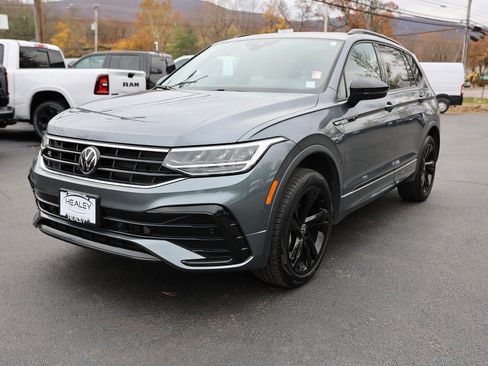 Used 2024 Volkswagen Tiguan SE R-Line image 3