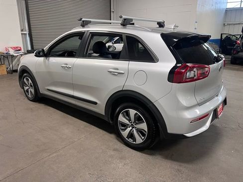 Used 2018 Kia Niro EX image 5