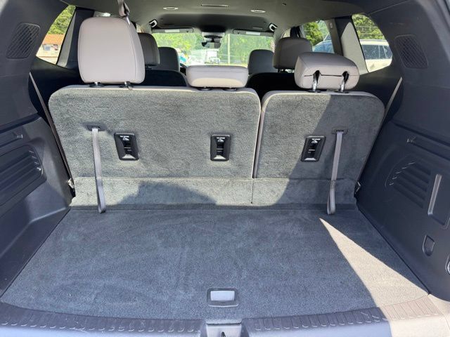 Certified 2026 GMC Acadia Elevation w/ Elevation Premium Package FWD image 8